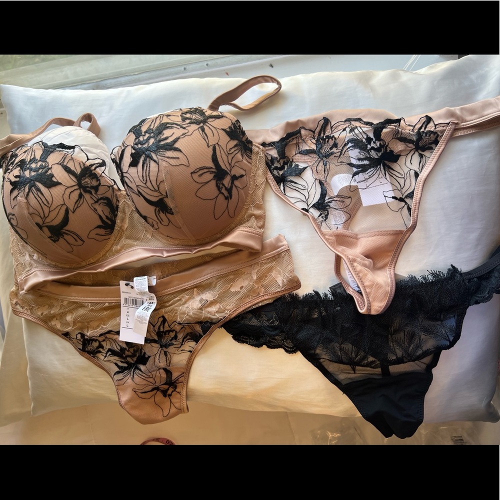 NWT Intimissimi Bra and Panties (3) set